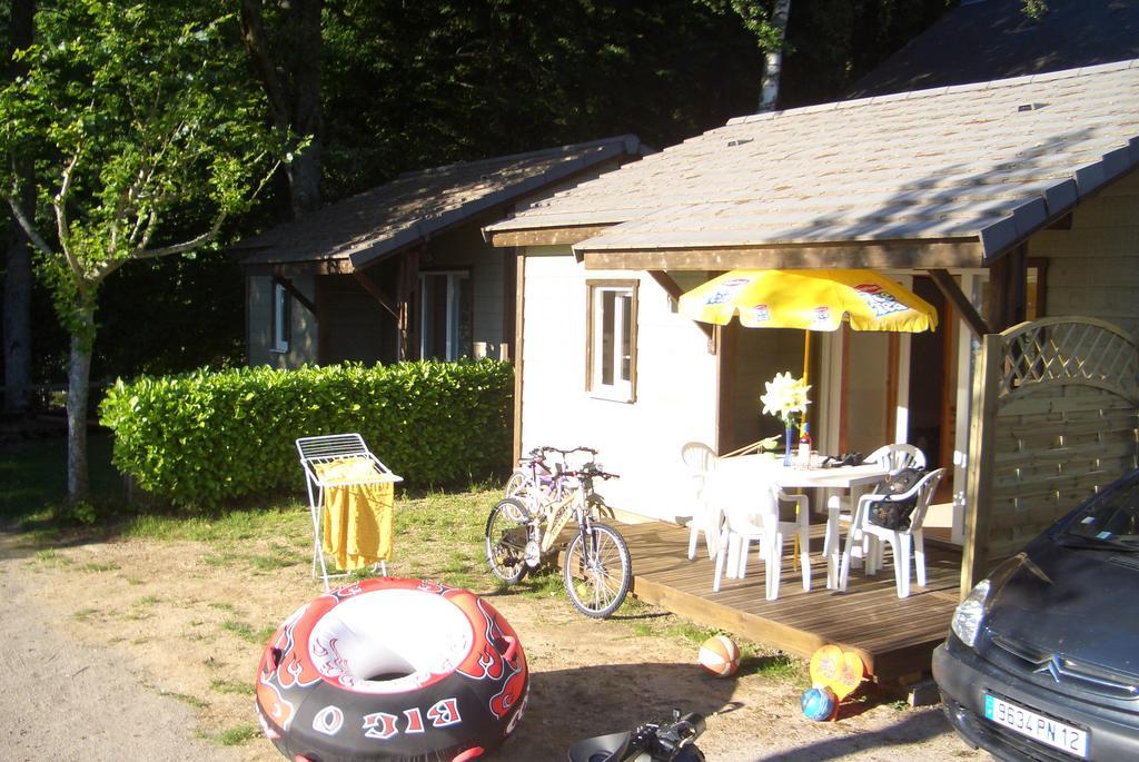 Beau-Rivage Du Lac De Pareloup Hotel Salles-Curan Exterior foto